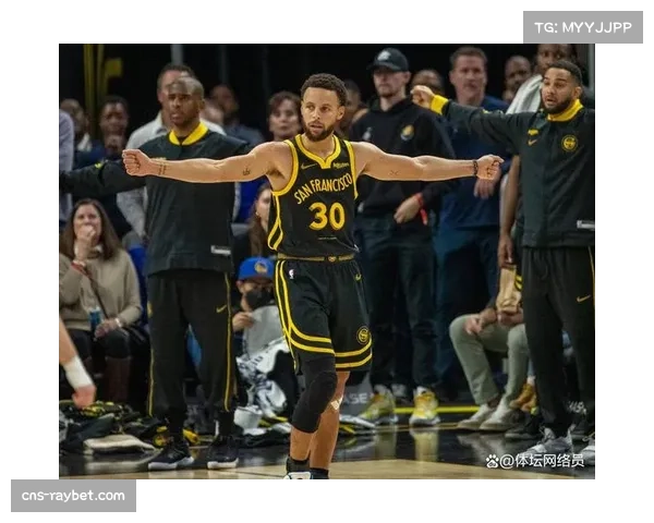 勇士进攻空间出色 52次三分出手展现现代篮球理念 勇士进攻空间出色 52次三分出手展现现代篮球理念
